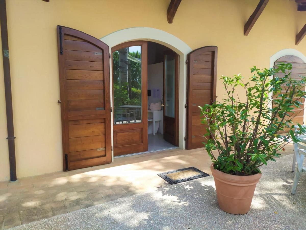Hotel Villaggio Le Stelline Монтефалко Екстериор снимка