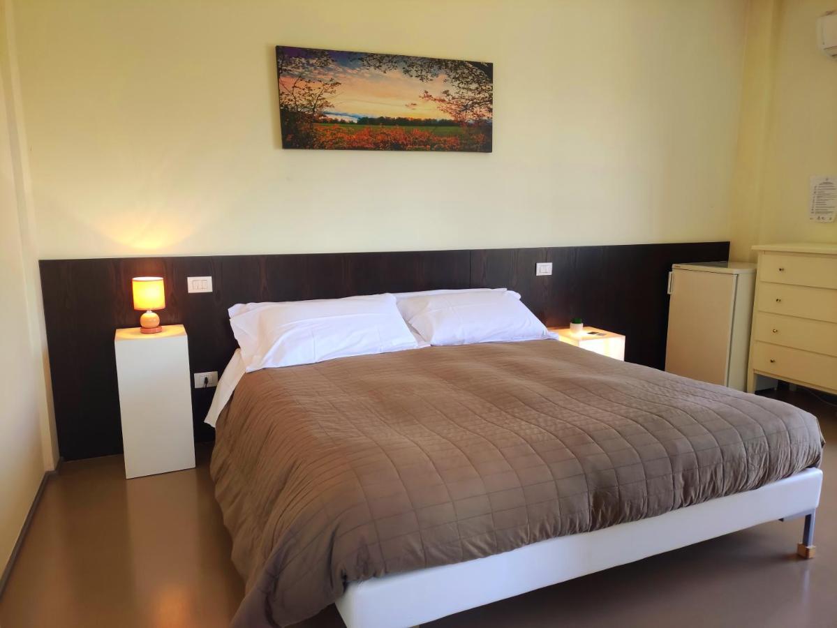Hotel Villaggio Le Stelline Монтефалко Екстериор снимка